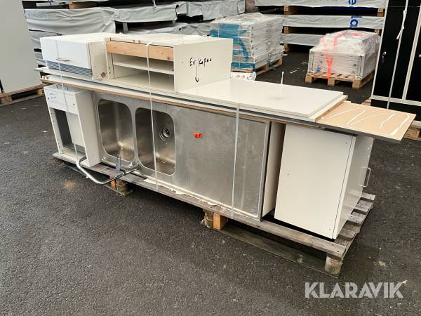 Köksskåp och diskho