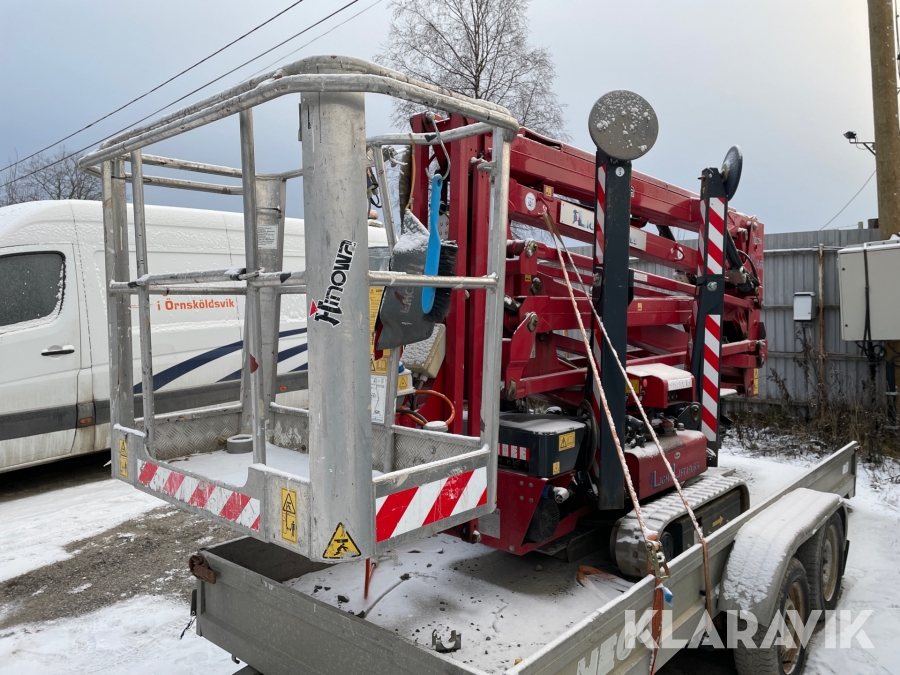 Bandgående bomlift Hinowa Light lift 19,65 och biltrailer