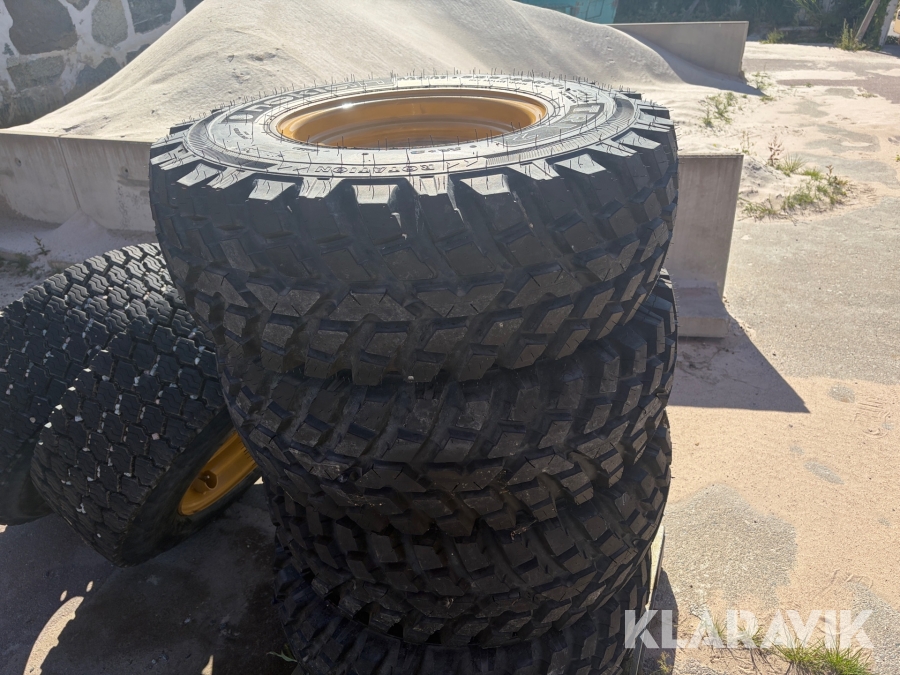 Nya Däck med fälg 4 st CAT 906 Nokian TRI 2 340/80R18