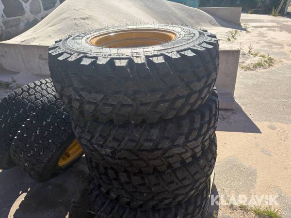 Nya Däck med fälg 4 st CAT 906 Nokian TRI 2 340/80R18