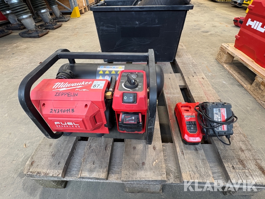 Kompressor Milwaukee M18 FAC Med batteri och laddare