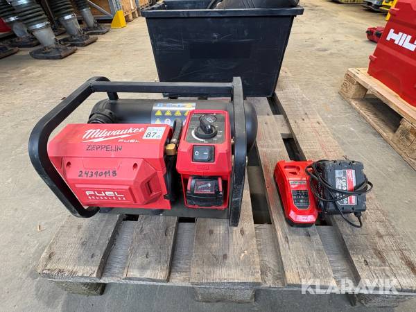 Kompressor Milwaukee M18 FAC Med batteri och laddare