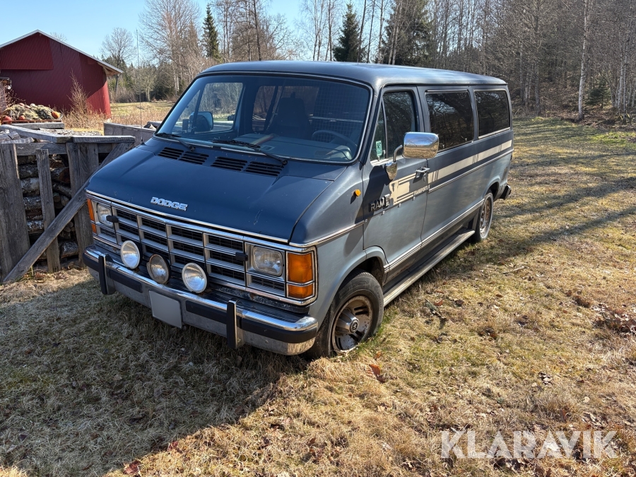 Skåpbil Dodge Ram LE250