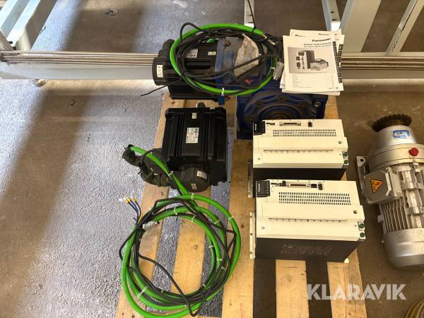 Servomotorer  2 st Panasonic med styrenheter