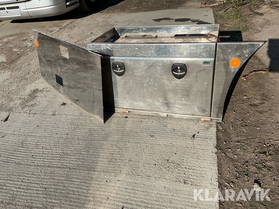 Sidolåda och kjol till Scania Tridem