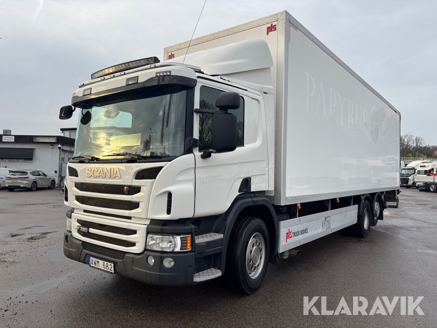 Lastbil Scania P320 6x2*4  med långt 24 Pallars Skåp
