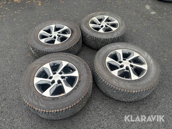 Åretrunt-däck på fälg Nokian Hakkapeliitta R5 Suv 265/65R17 4st