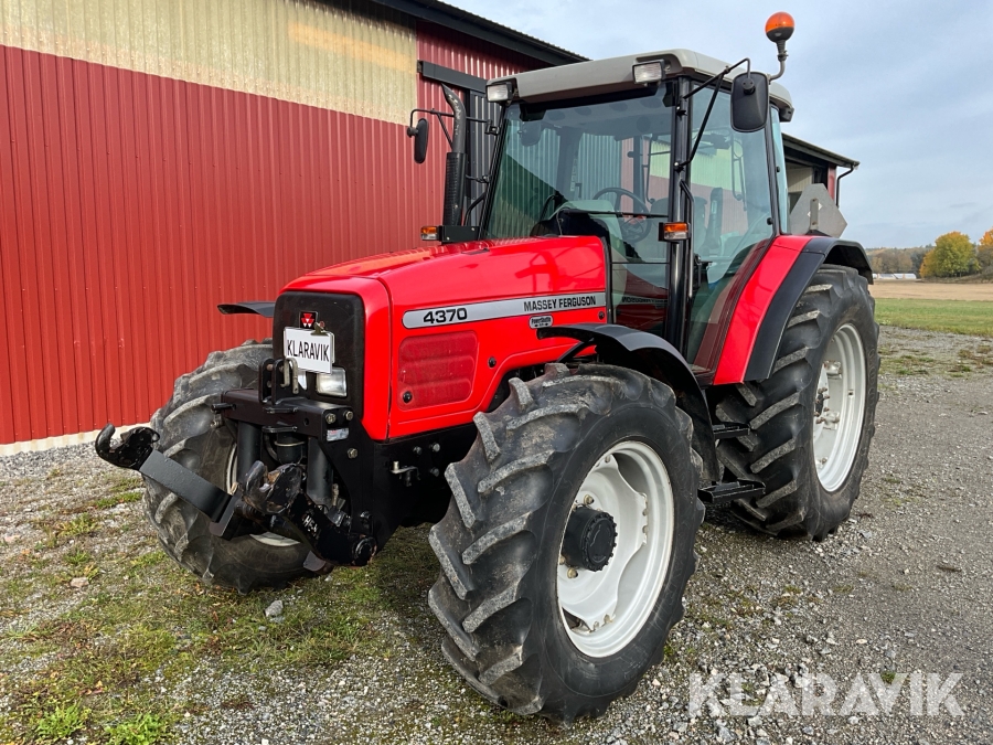 Traktor Massey Ferguson 4370 med frontlyft
