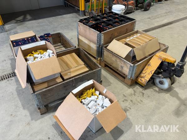 Lampor och nätverkskablar