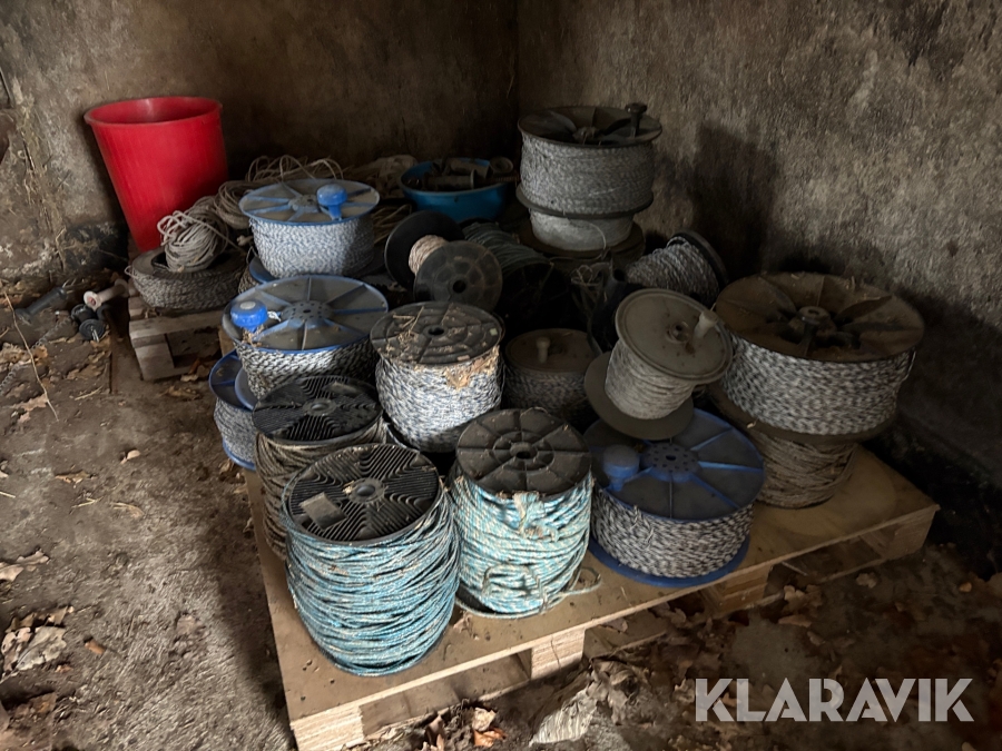 Eltråd med ringisolatorer