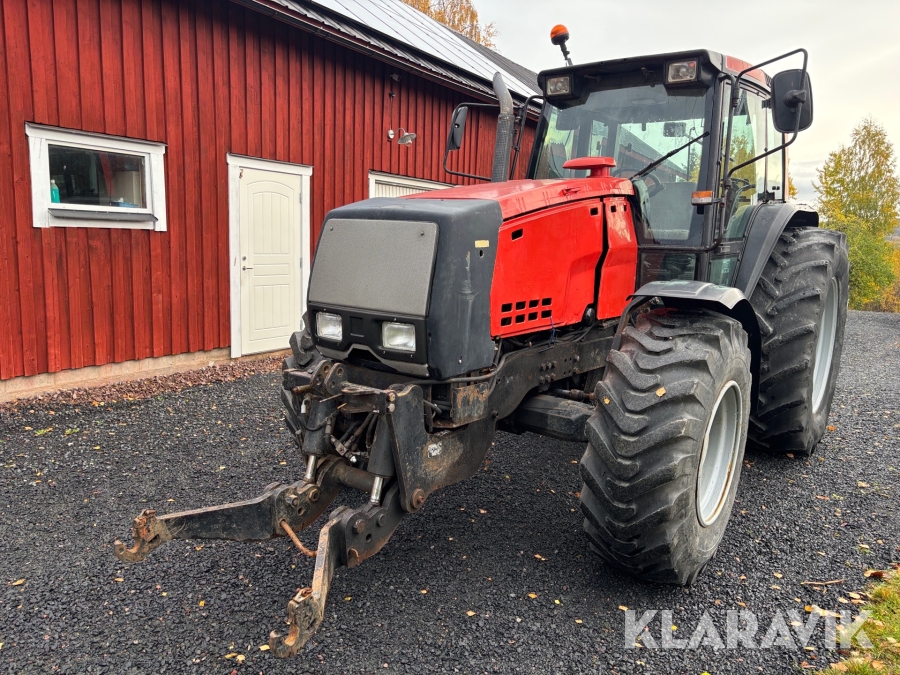 Traktor Valtra Valmet 8550 med TwinTrac och frontlyft -4WD