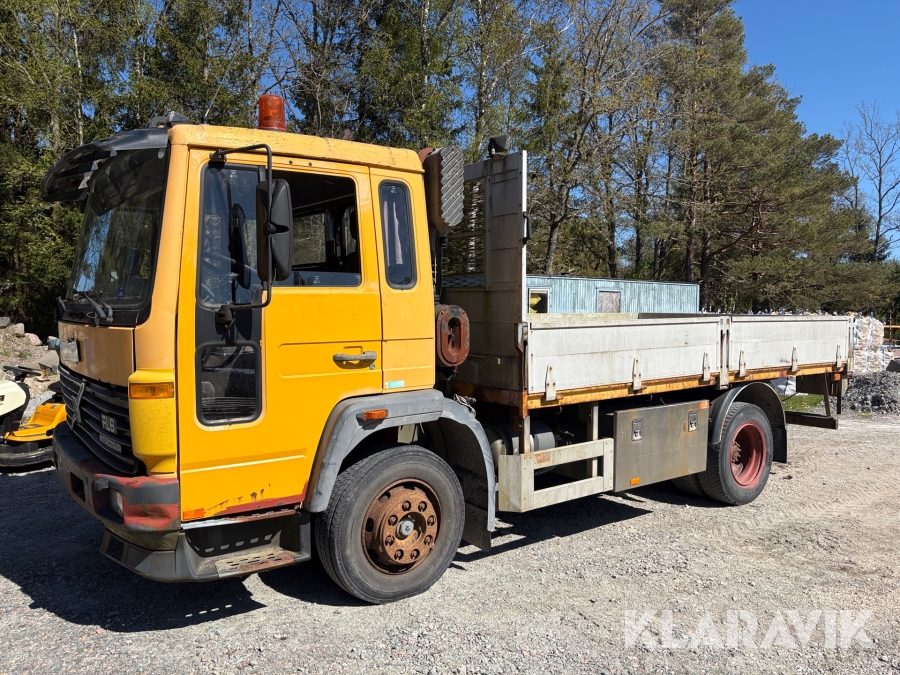 Lastbil Volvo FL 6 med flak