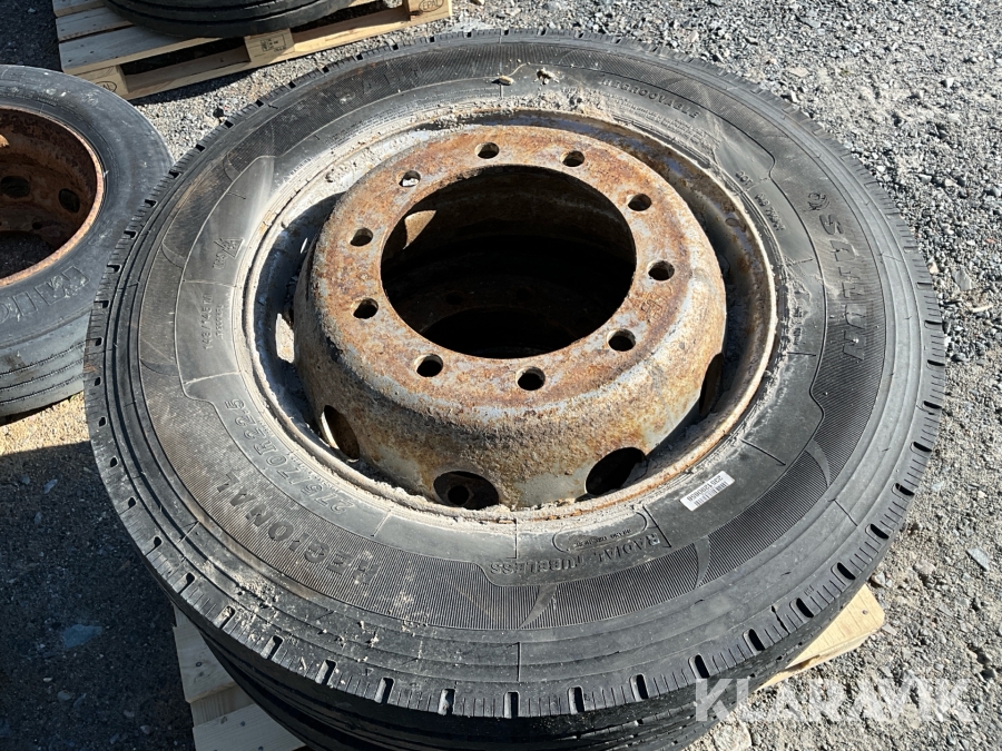 Släpvagnsdäck med fälg 275/70R22.5 4st