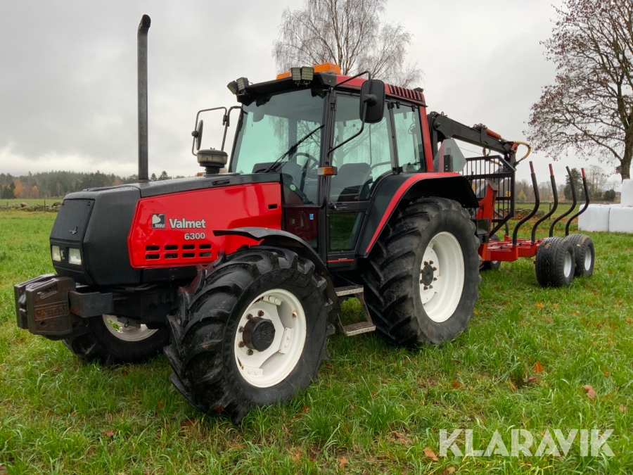Skogsekipage Valmet Valtra 6300 med Weimer WE10 skogsvagn