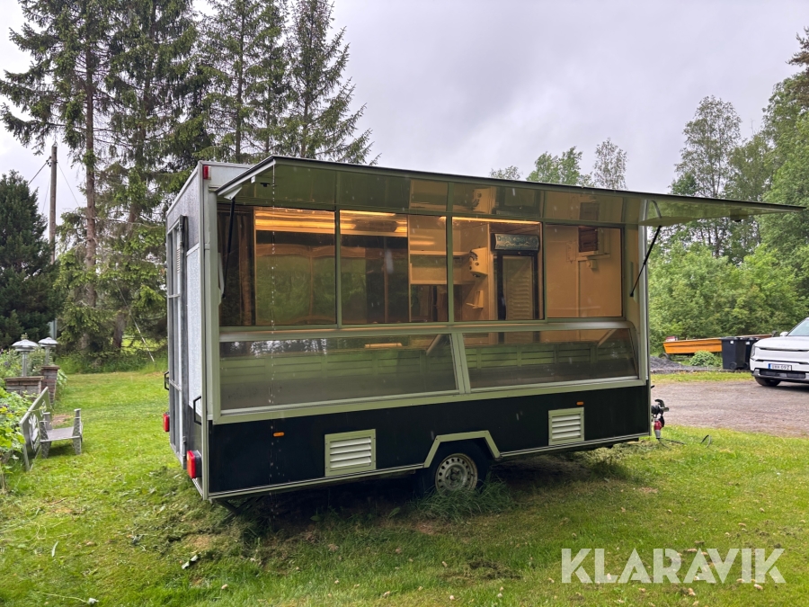 Foodtruck Foodstation FSS Sweden med kyldiskar / vatten m.m