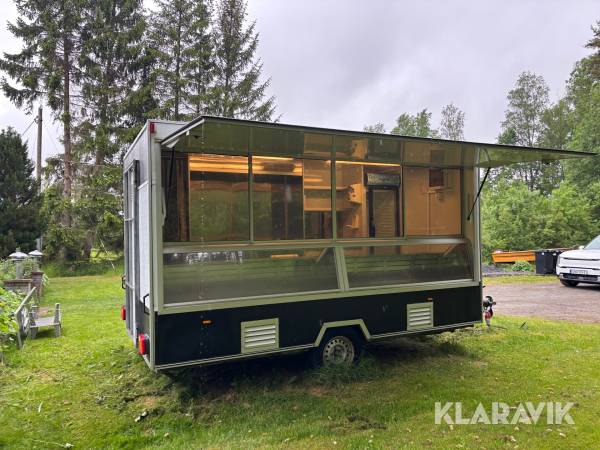 Foodtruck Foodstation FSS Sweden med kyldiskar / vatten m.m
