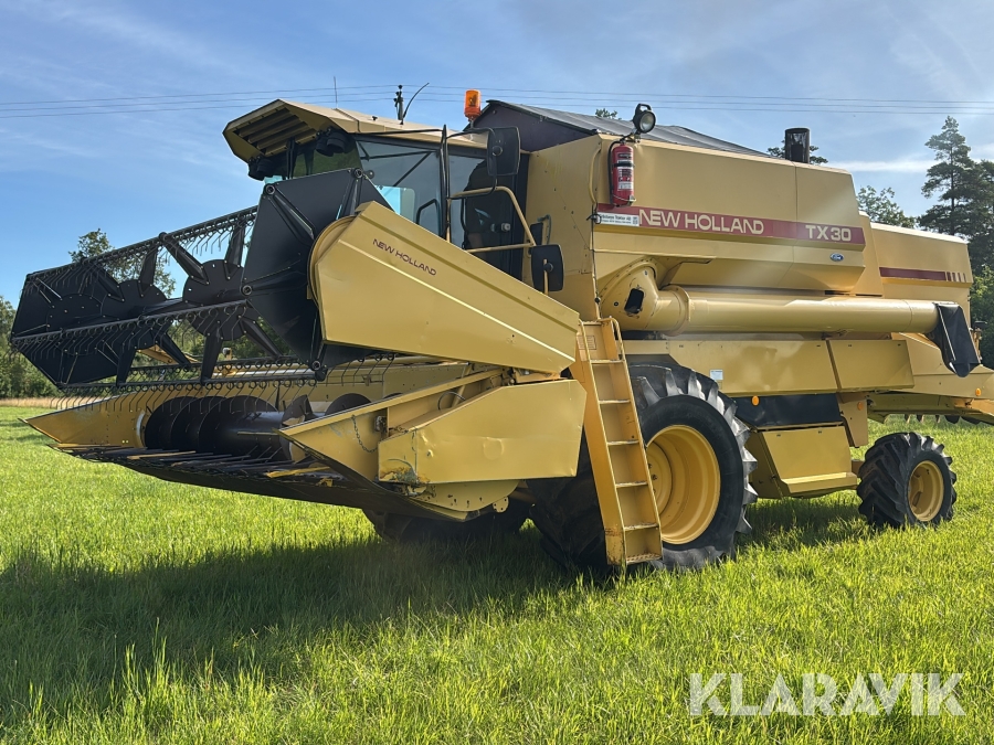 Skördetröska New Holland TX30 15 fot Endast 2367 motortimmar