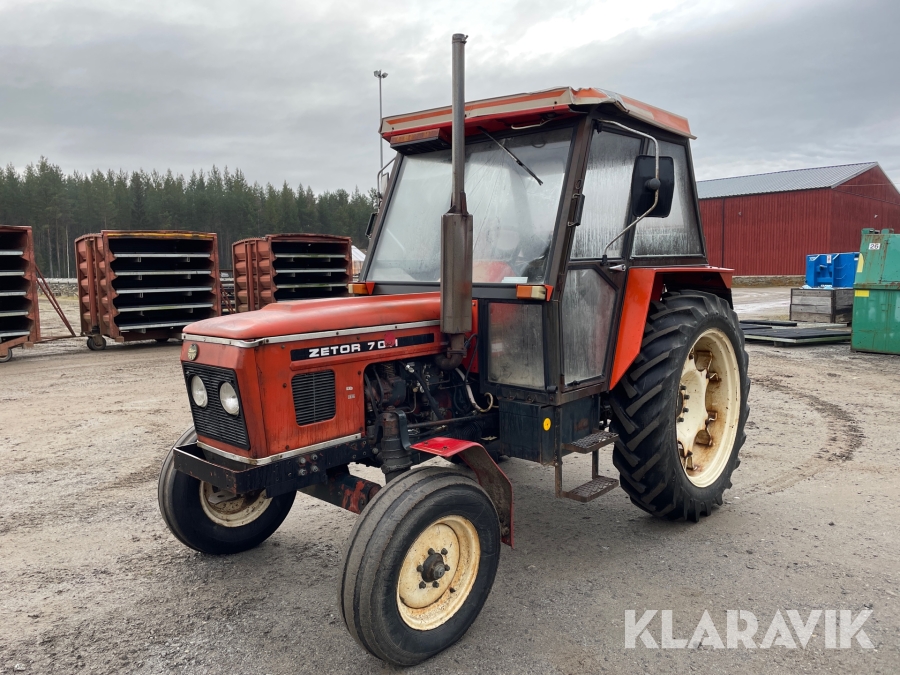 Traktor Zetor 7011