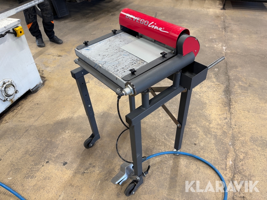 Stansmaskin för fönsterbleck Bevego