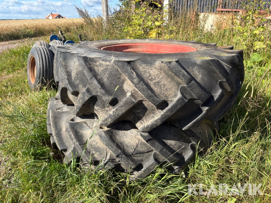 Lantbruksdäck Dunlop 18.4/15-30 2st