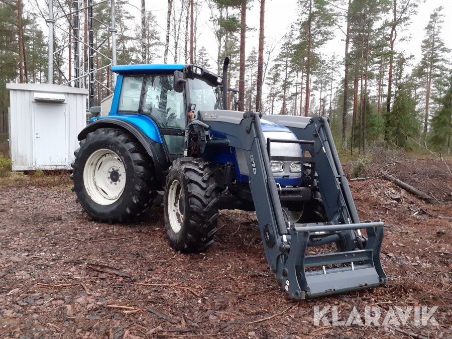 Traktor Valtra XM 150 midjestyrd med frontlastare 