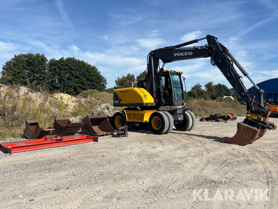 Grävmaskin Volvo EW140B med redskap