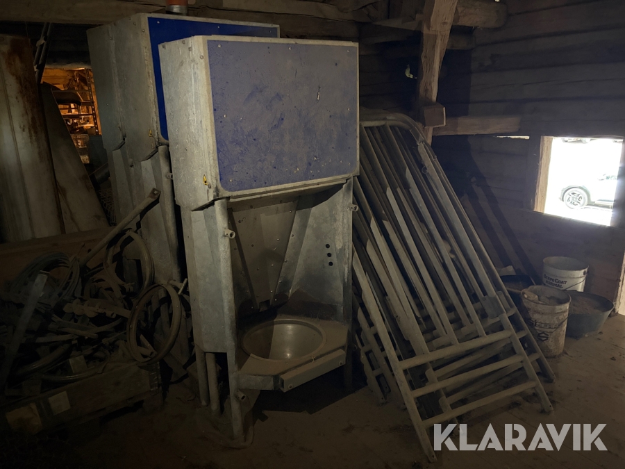 Foderstation med grindar DeLaval 6 st