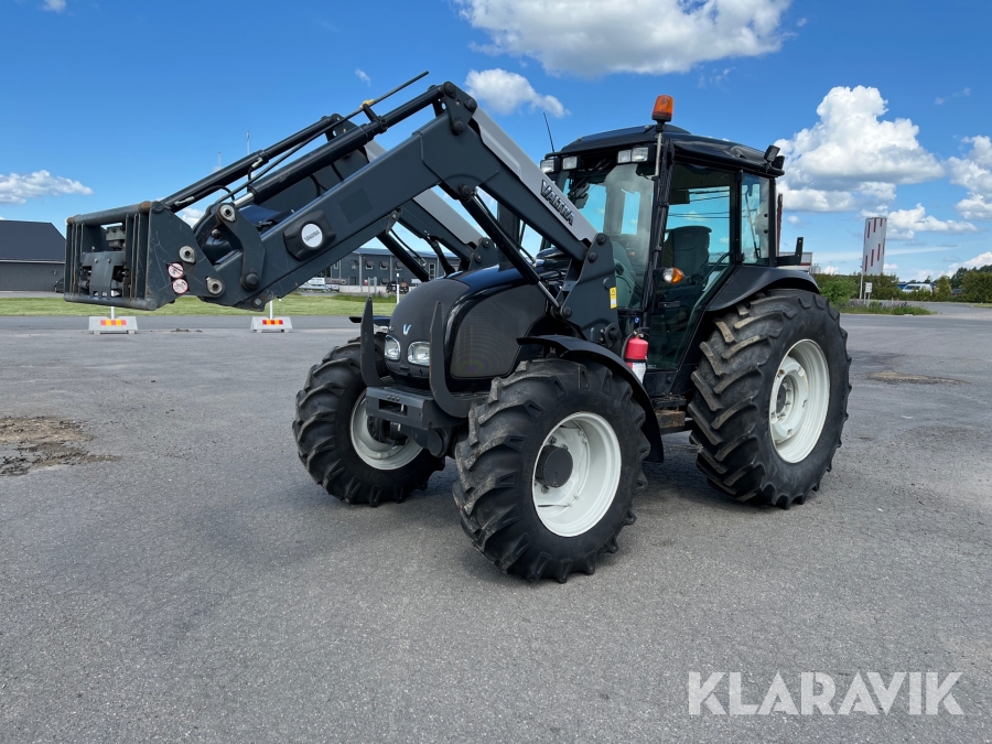 Traktor Valtra A93 med frontlastare