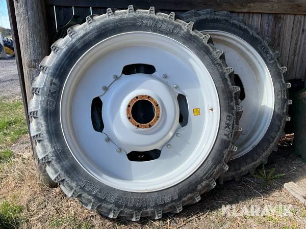 Radodlingshjul 4st BKT 300/95R52 och 270/95R38