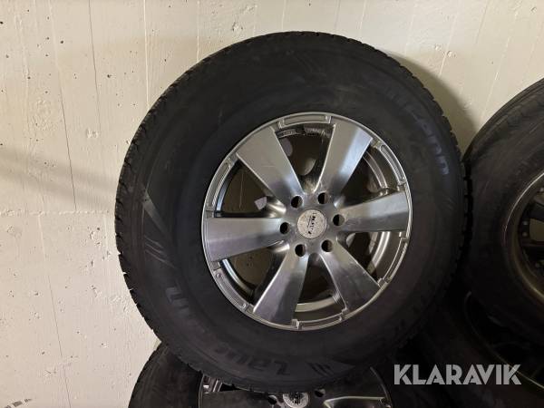 Uppsättningar däck för pickups mm.