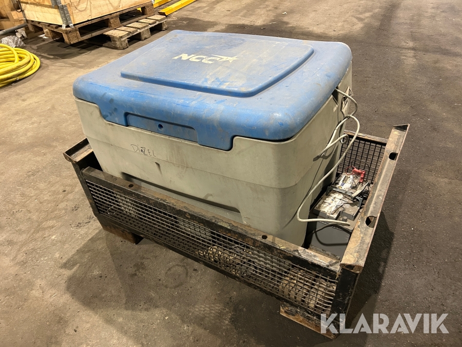 Dieseltank med korg & batteri Denios 250 liter