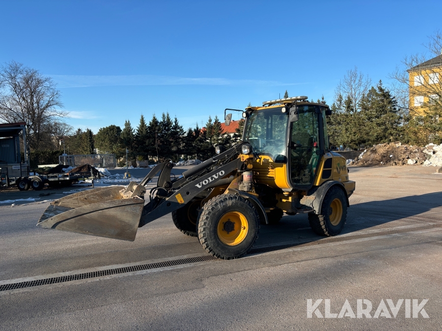 Hjullastare Volvo L25HS med planeringsskopa och gafflar