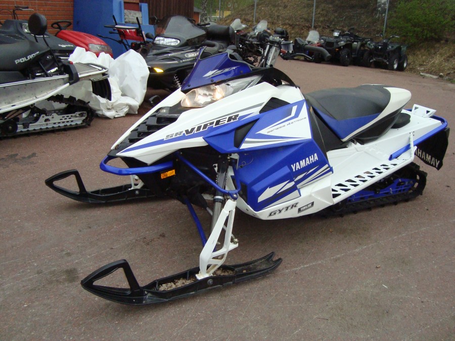 Snöskoter Yamaha SR Viper RTX SE -15