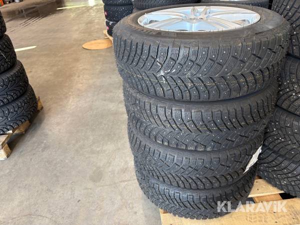 Vinterdäck på fälg 215/60R17 4 st