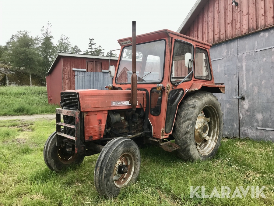 Traktor Universal 550