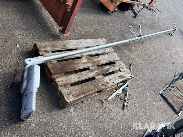 Belysningsstolpe Cree Europe 5 m, LED, med väggfästen