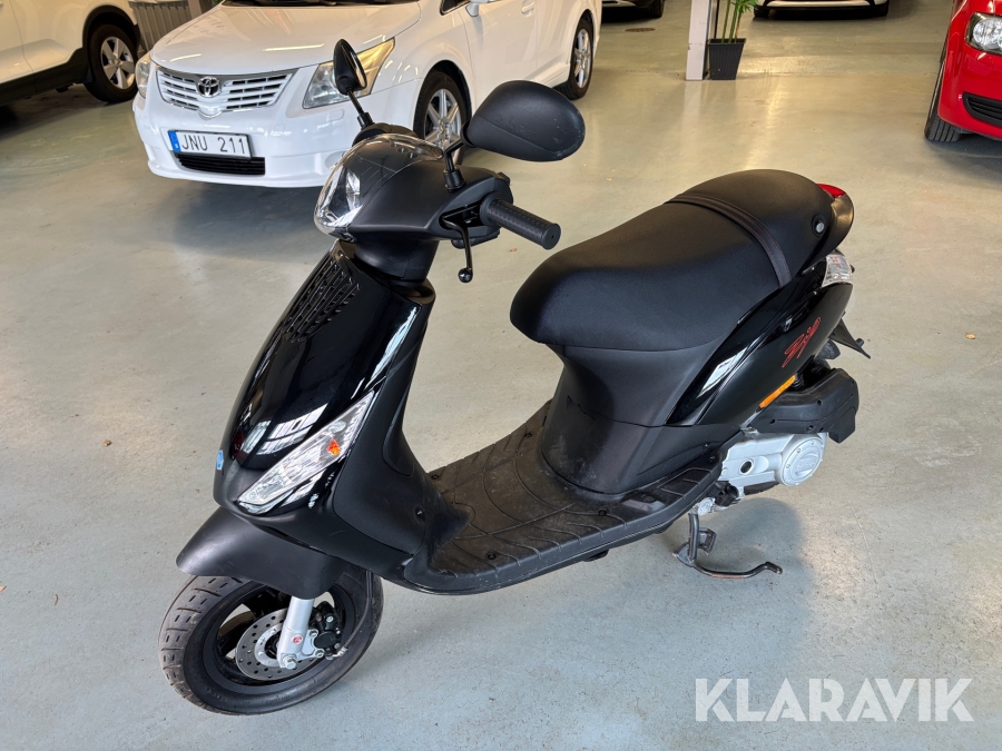 Moped Piaggio Zip