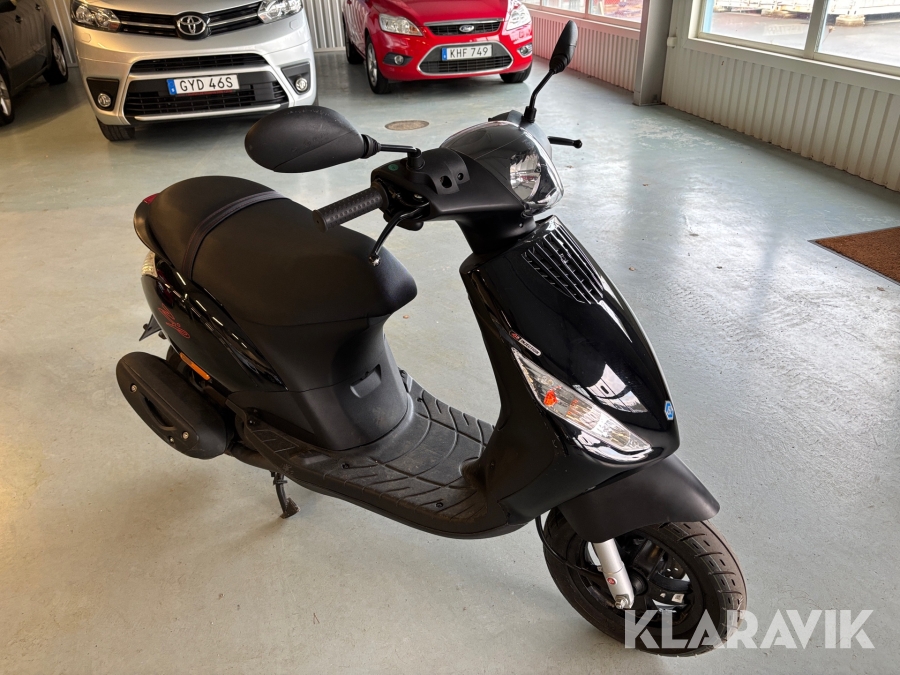 Moped Piaggio Zip