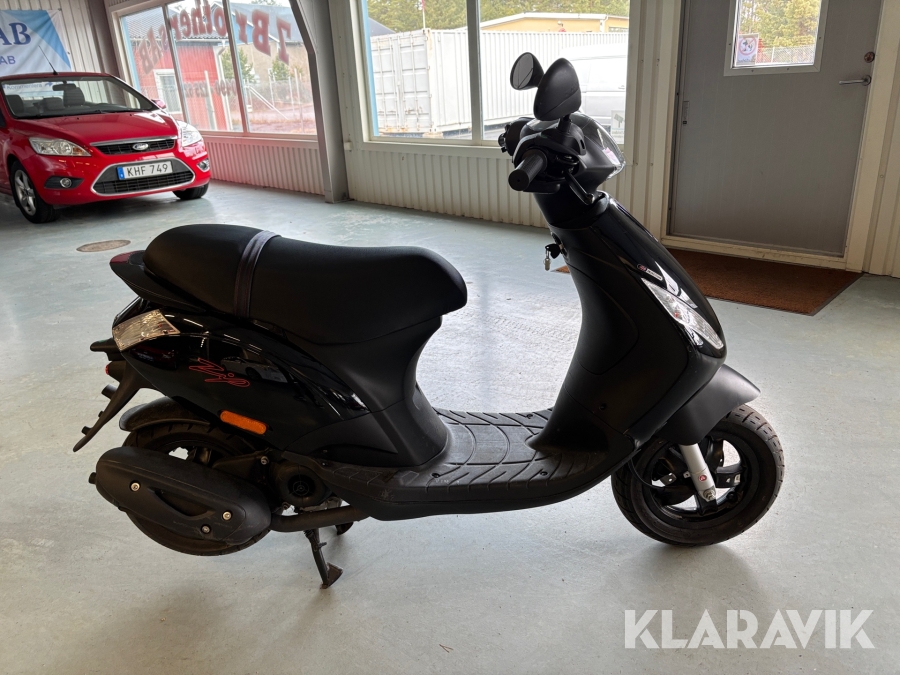 Moped Piaggio Zip