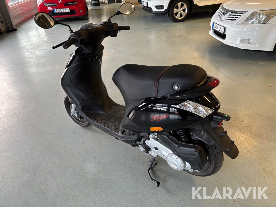 Moped Piaggio Zip