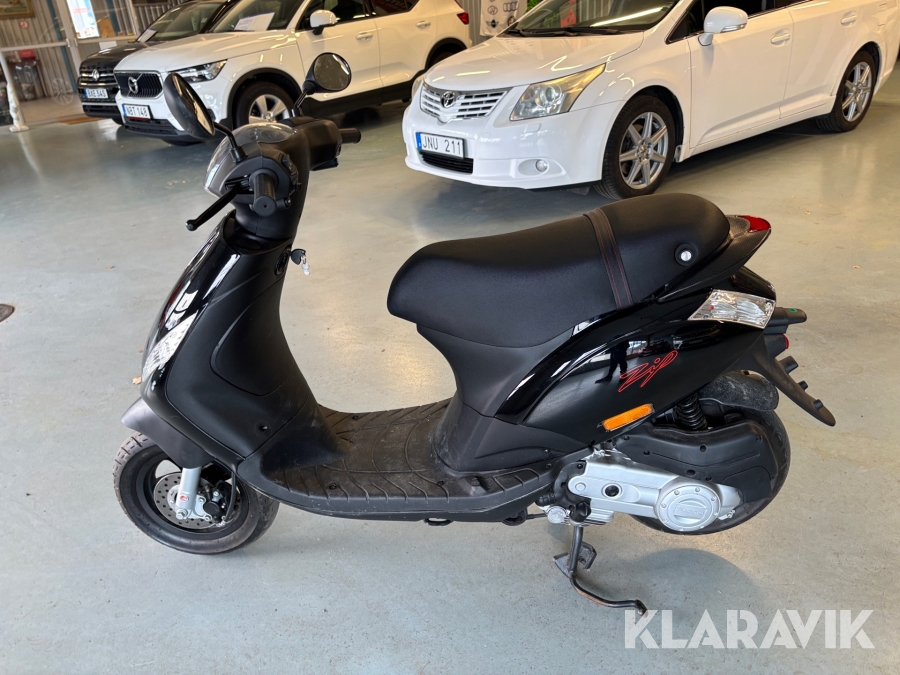 Moped Piaggio Zip