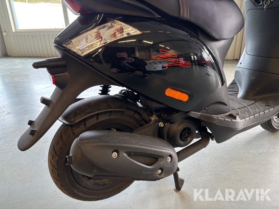 Moped Piaggio Zip