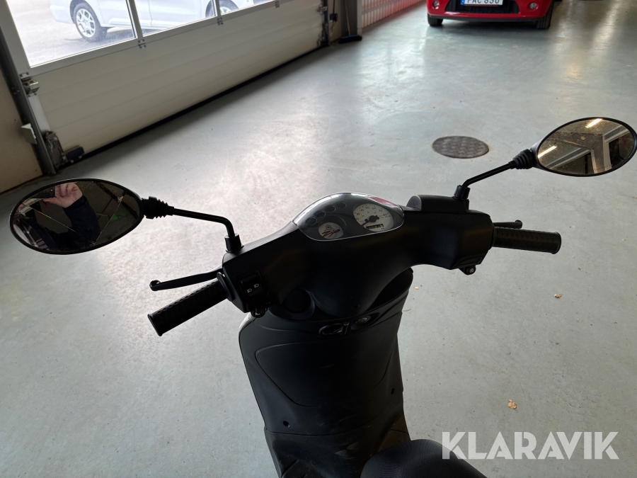 Moped Piaggio Zip