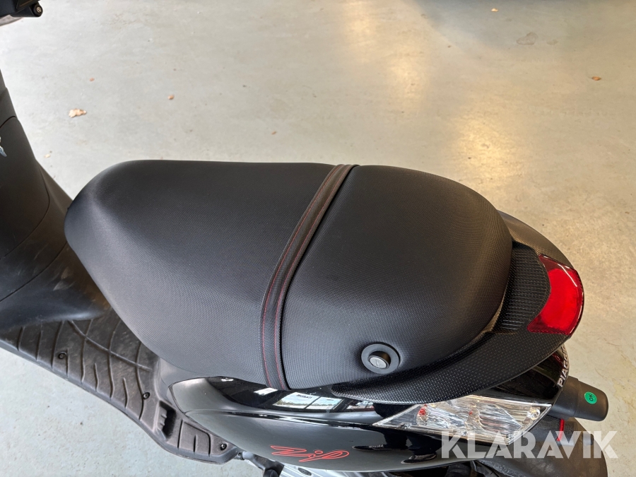 Moped Piaggio Zip