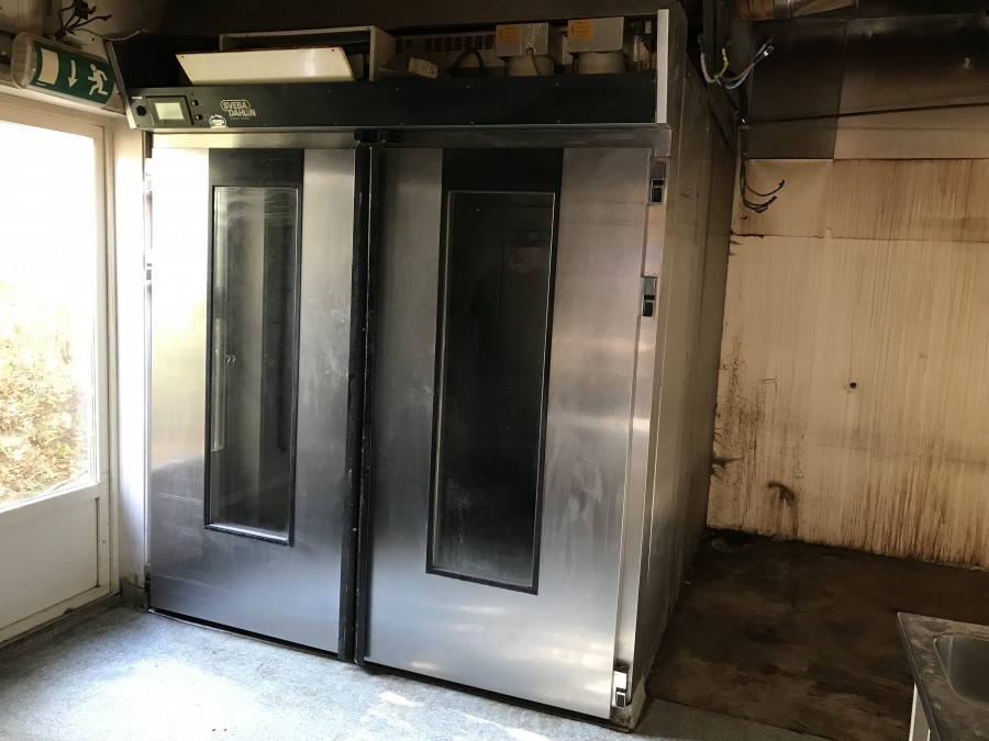 Stor jäsugn, ugn och rostfri bänk