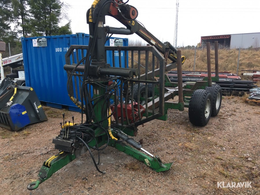 Skogsvagn Farma med kran 