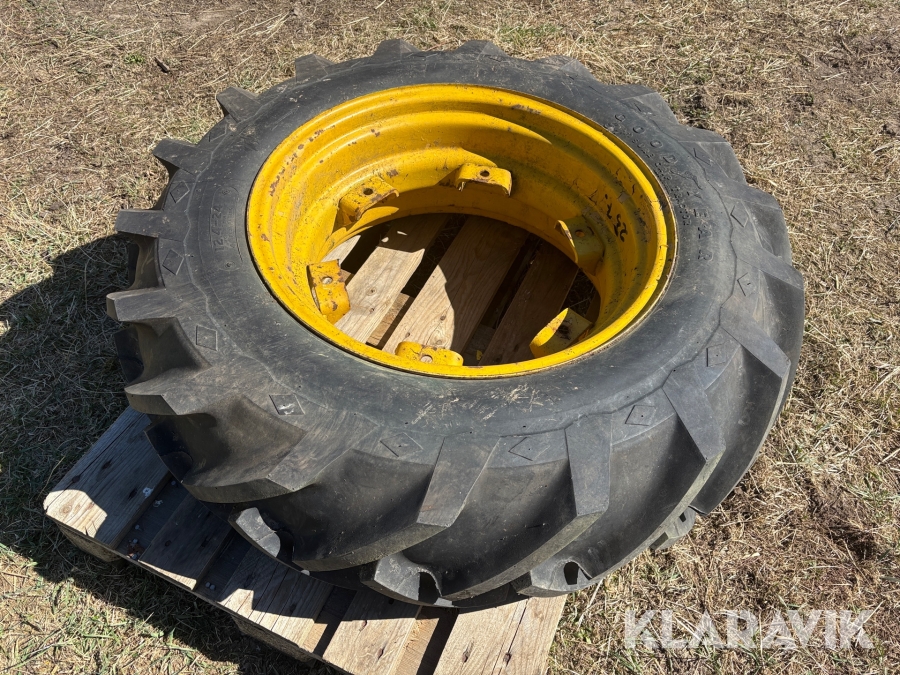 Däck Goodyear 12.4-24 1 st