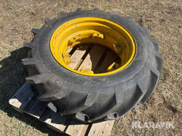 Däck Goodyear 12.4-24 1 st