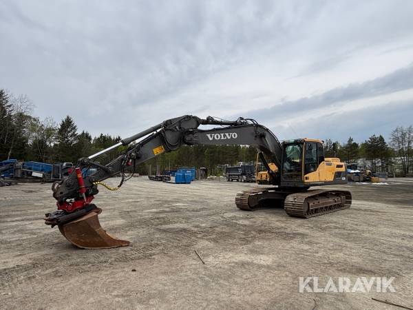 Grävmaskin Volvo EC220DL med tiltrotator och redskap