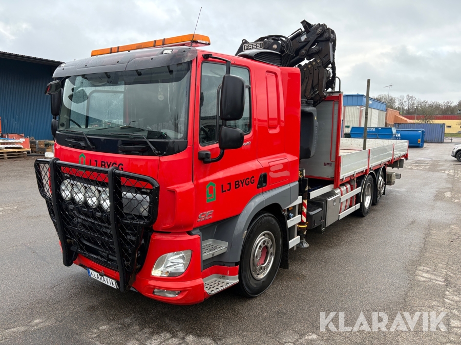 Lastbil DAF 440 med Fassi kran